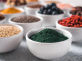 JAK ZACZĄĆ SUPLEMENTACJĘ SUPERFOODS? PRAKTYCZNY PRZEWODNIK DLA POCZĄTKUJĄCYCH